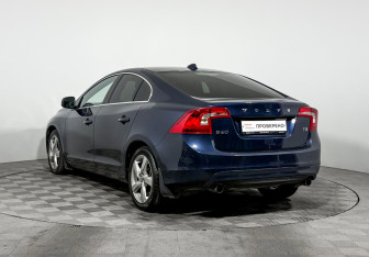 Подержанный автомобиль Volvo S60 2013 года (7 фото)
