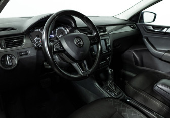 Подержанный автомобиль Skoda Rapid Liftback 2018 года (11 фото)