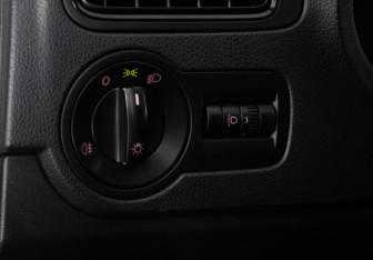 Подержанный автомобиль Volkswagen Polo Sedan 2015 года (15 фото)