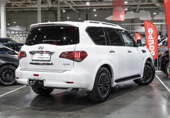 Подержанный автомобиль Infiniti QX80 2014 года (9 фото)