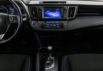 Подержанный автомобиль Toyota RAV4 2018 года (14 фото)