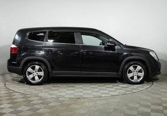 Подержанный автомобиль Chevrolet Orlando 2014 года (4 фото)