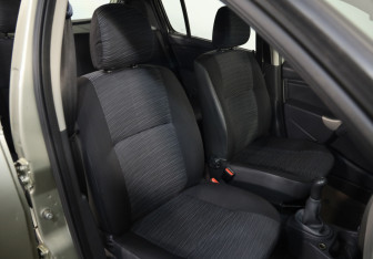 Подержанный автомобиль Renault Sandero 2013 года (14 фото)