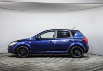 Подержанный автомобиль Kia Ceed Hatchback 2009 года (8 фото)