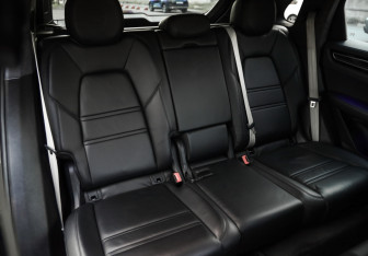 Подержанный автомобиль Porsche Cayenne 2019 года (35 фото)