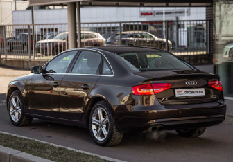 Подержанный автомобиль Audi A4 Sedan 2013 года (7 фото)