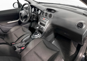 Подержанный автомобиль Peugeot 308 Hatchback 2010 года (13 фото)