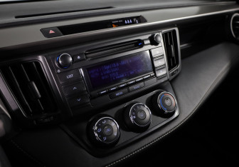 Подержанный автомобиль Toyota RAV4 2016 года (12 фото)