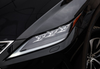 Подержанный автомобиль Lexus RX 2021 года (3 фото)