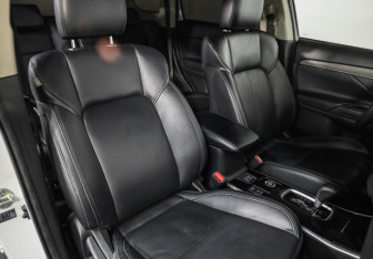 Подержанный автомобиль Mitsubishi Outlander 2020 года (25 фото)