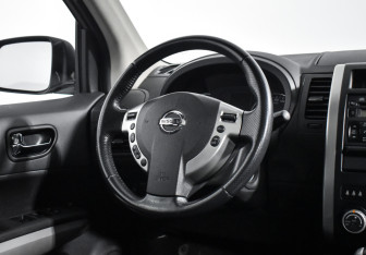 Подержанный автомобиль Nissan X-Trail 2012 года (15 фото)