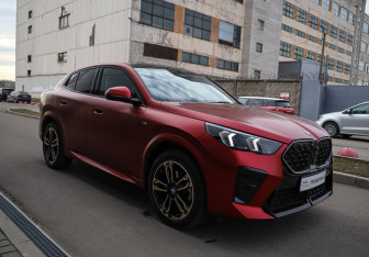 Подержанный автомобиль BMW X2 2024 года (4 фото)