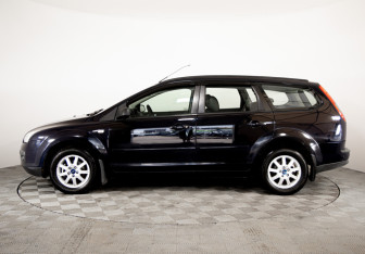Подержанный автомобиль Ford Focus Wagon 2005 года (8 фото)