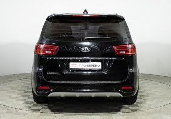 Подержанный автомобиль Kia Carnival 2019 года (6 фото)