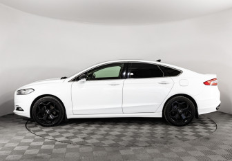 Подержанный автомобиль Ford Mondeo Sedan 2017 года (8 фото)