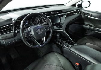 Подержанный автомобиль Toyota Camry Sedan 2018 года (11 фото)