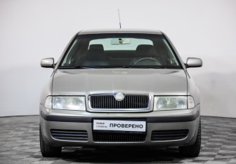 Подержанный автомобиль Skoda Octavia Liftback 2006 года (2 фото)