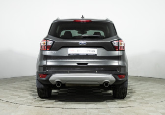 Подержанный автомобиль Ford Kuga 2017 года (6 фото)