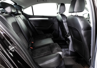 Подержанный автомобиль Skoda Superb Liftback 2017 года (18 фото)