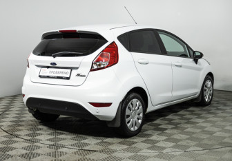 Подержанный автомобиль Ford Fiesta Hatchback 2016 года (5 фото)