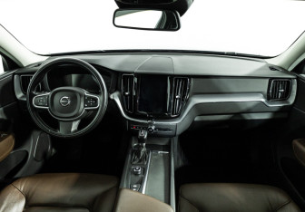 Подержанный автомобиль Volvo XC60 2018 года (13 фото)