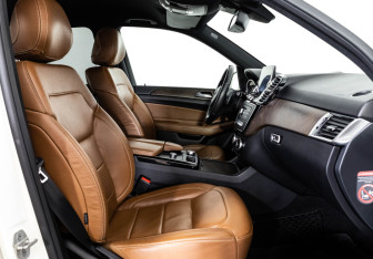 Подержанный автомобиль Mercedes-Benz GLE 2015 года (29 фото)