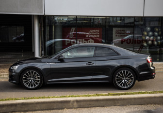 Подержанный автомобиль Audi A5 Coupe 2019 года (8 фото)