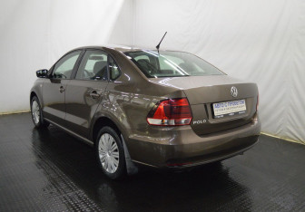 Подержанный автомобиль Volkswagen Polo Sedan 2015 года (7 фото)