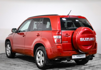 Подержанный автомобиль Suzuki Grand Vitara 2010 года (7 фото)
