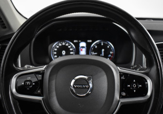 Подержанный автомобиль Volvo XC90 2019 года (19 фото)