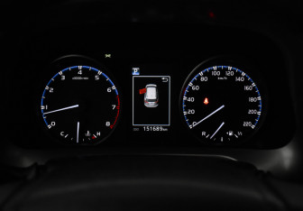 Подержанный автомобиль Toyota RAV4 2017 года (18 фото)