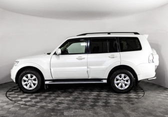Подержанный автомобиль Mitsubishi Pajero 2014 года (8 фото)