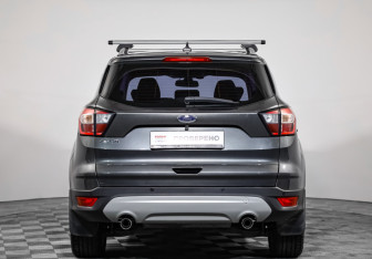 Подержанный автомобиль Ford Kuga 2018 года (6 фото)