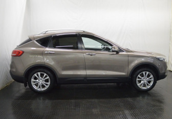 Подержанный автомобиль FAW Besturn X80 2019 года (4 фото)