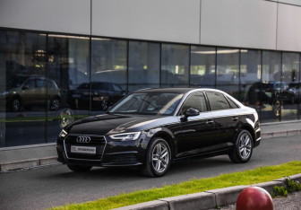 Подержанный автомобиль Audi A4 Sedan 2018 года (3 фото)
