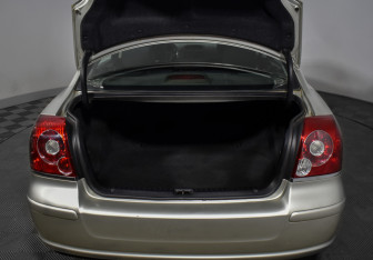 Подержанный автомобиль Toyota Avensis Sedan 2006 года (18 фото)