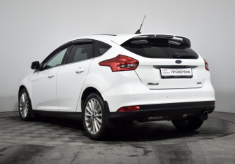 Подержанный автомобиль Ford Focus Hatchback 2017 года (7 фото)