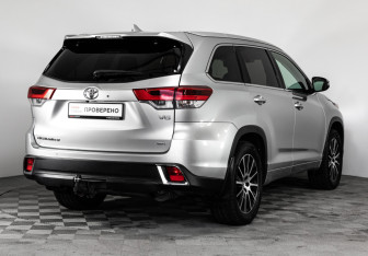 Подержанный автомобиль Toyota Highlander 2019 года (5 фото)