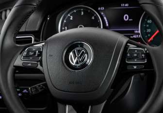 Подержанный автомобиль Volkswagen Touareg 2017 года (11 фото)