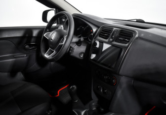 Подержанный автомобиль Renault Sandero 2019 года (12 фото)