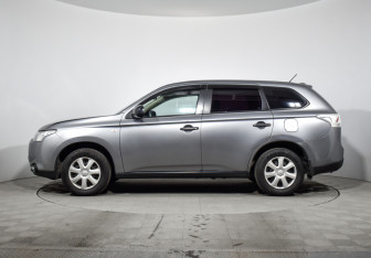 Подержанный автомобиль Mitsubishi Outlander 2013 года (8 фото)