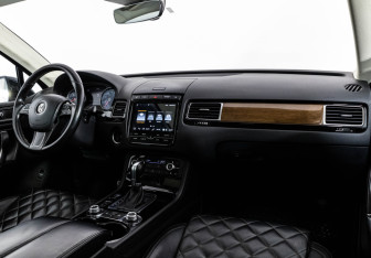 Подержанный автомобиль Volkswagen Touareg 2017 года (9 фото)