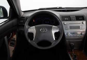 Подержанный автомобиль Toyota Camry Sedan 2010 года (10 фото)