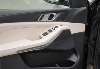 Подержанный автомобиль BMW X5 2021 года (27 фото)