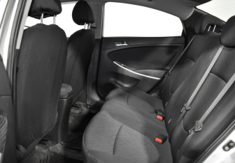 Подержанный автомобиль Hyundai Solaris Sedan 2012 года (17 фото)