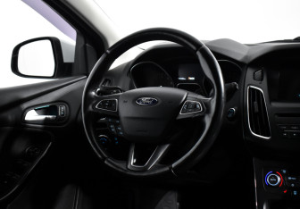 Подержанный автомобиль Ford Focus Hatchback 2017 года (15 фото)