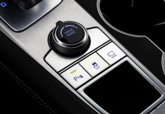 Подержанный автомобиль Genesis G70 2019 года (20 фото)