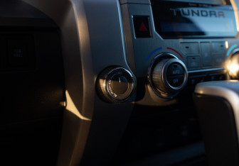 Подержанный автомобиль Toyota Tundra 2013 года (27 фото)