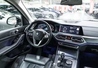 Подержанный автомобиль BMW X5 2019 года (19 фото)