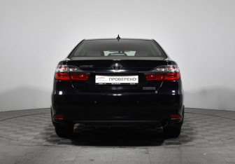 Подержанный автомобиль Toyota Camry Sedan 2017 года (6 фото)